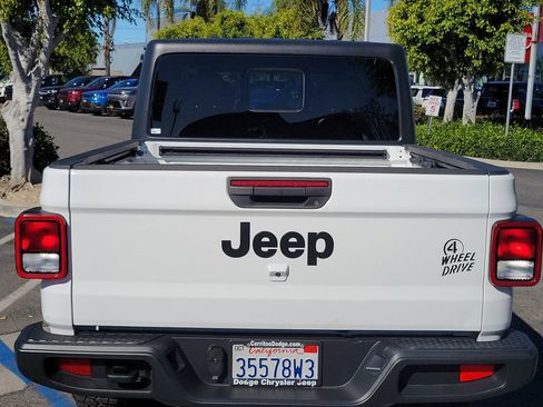 Certified 2023 Jeep Gladiator Willys image 16