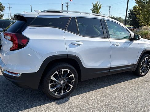 Used 2022 GMC Terrain SLT w/ Infotainment Package II AWD/4WD image 8