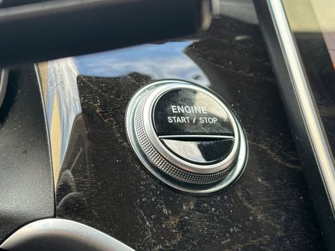 Certified 2025 Mercedes-Benz GLC 350e Black image 33