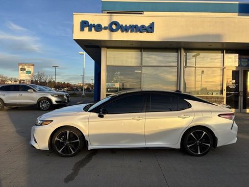 Used 2018 Toyota Camry XSE image 8