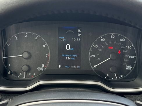 Used 2025 Toyota Corolla SE w/ SE Package FWD image 19