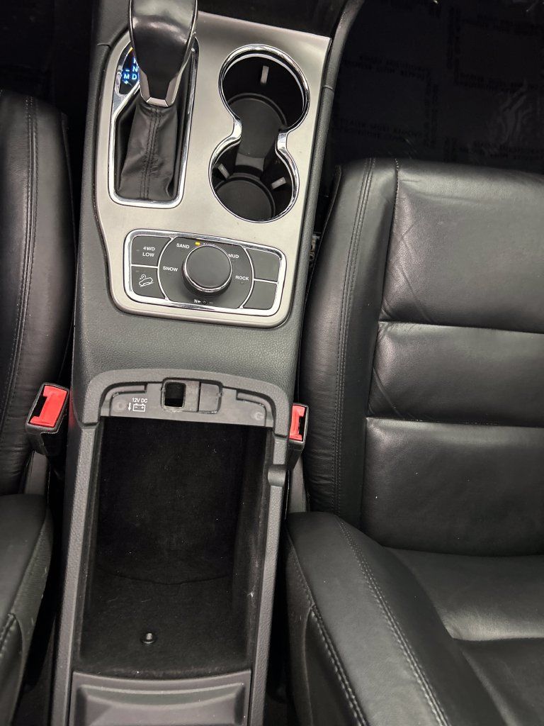 Used 2020 Jeep Grand Cherokee Limited AWD/4WD image 15