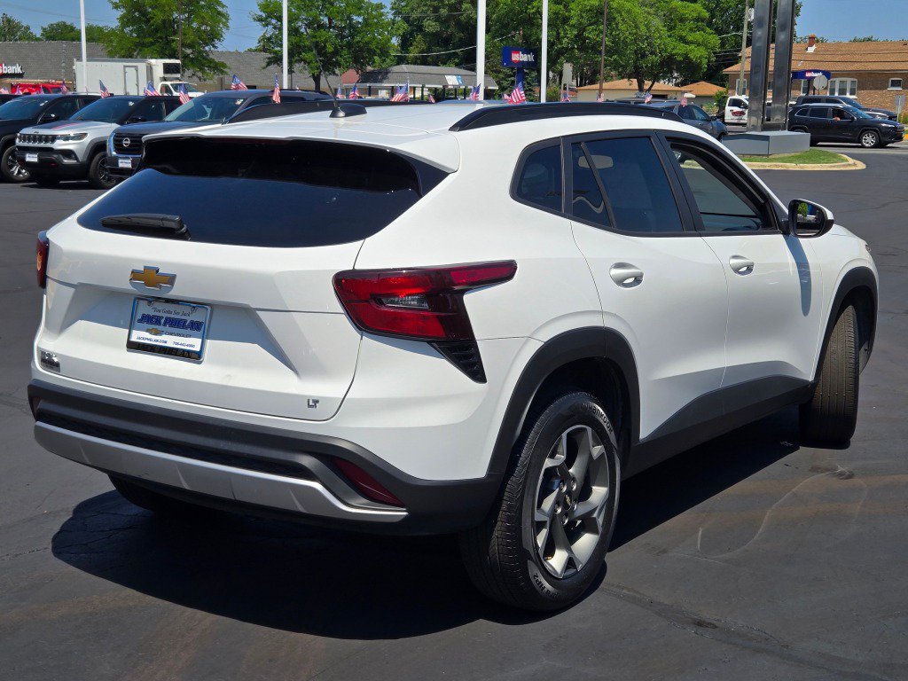 Certified 2025 Chevrolet Trax LT FWD image 10