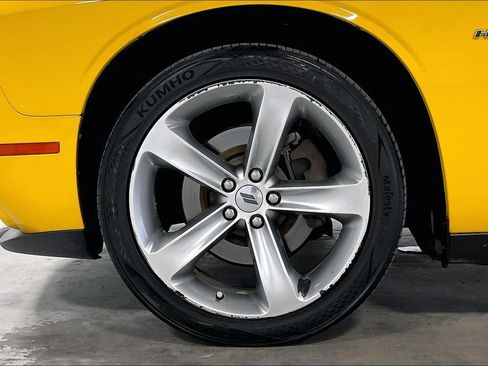Used 2017 Dodge Challenger R/T RWD image 10