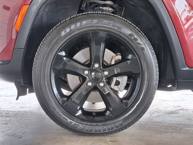 Used 2025 Jeep Grand Cherokee L Laredo RWD image 24