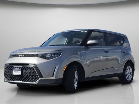Used 2023 Kia Soul LX w/ Option Group 015 FWD image 18
