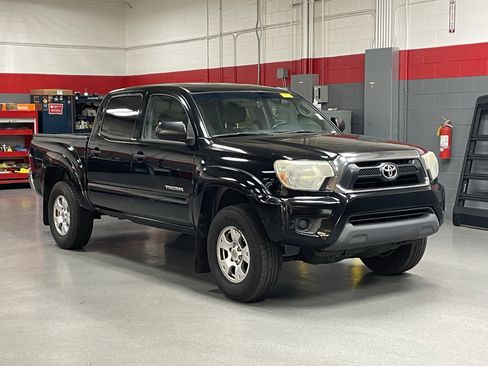 Used 2014 Toyota Tacoma PreRunner w/ SR5 Package image 2