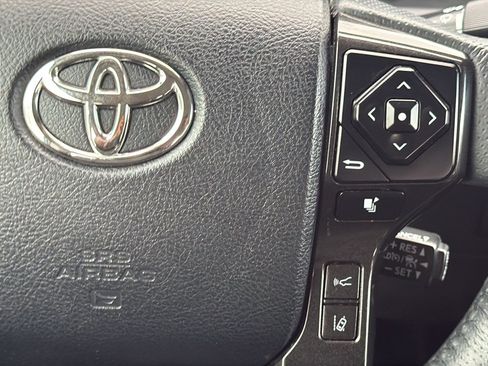 Used 2022 Toyota 4Runner TRD Off-Road Premium AWD/4WD image 23