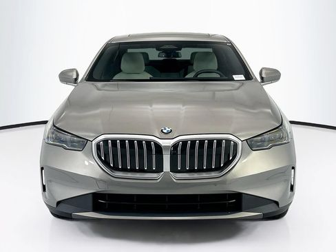 Certified 2025 BMW 530i w/ Premium Package RWD image 2