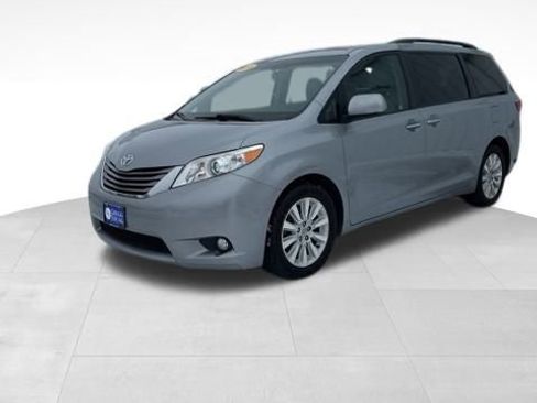 Used 2015 Toyota Sienna AWD image 2