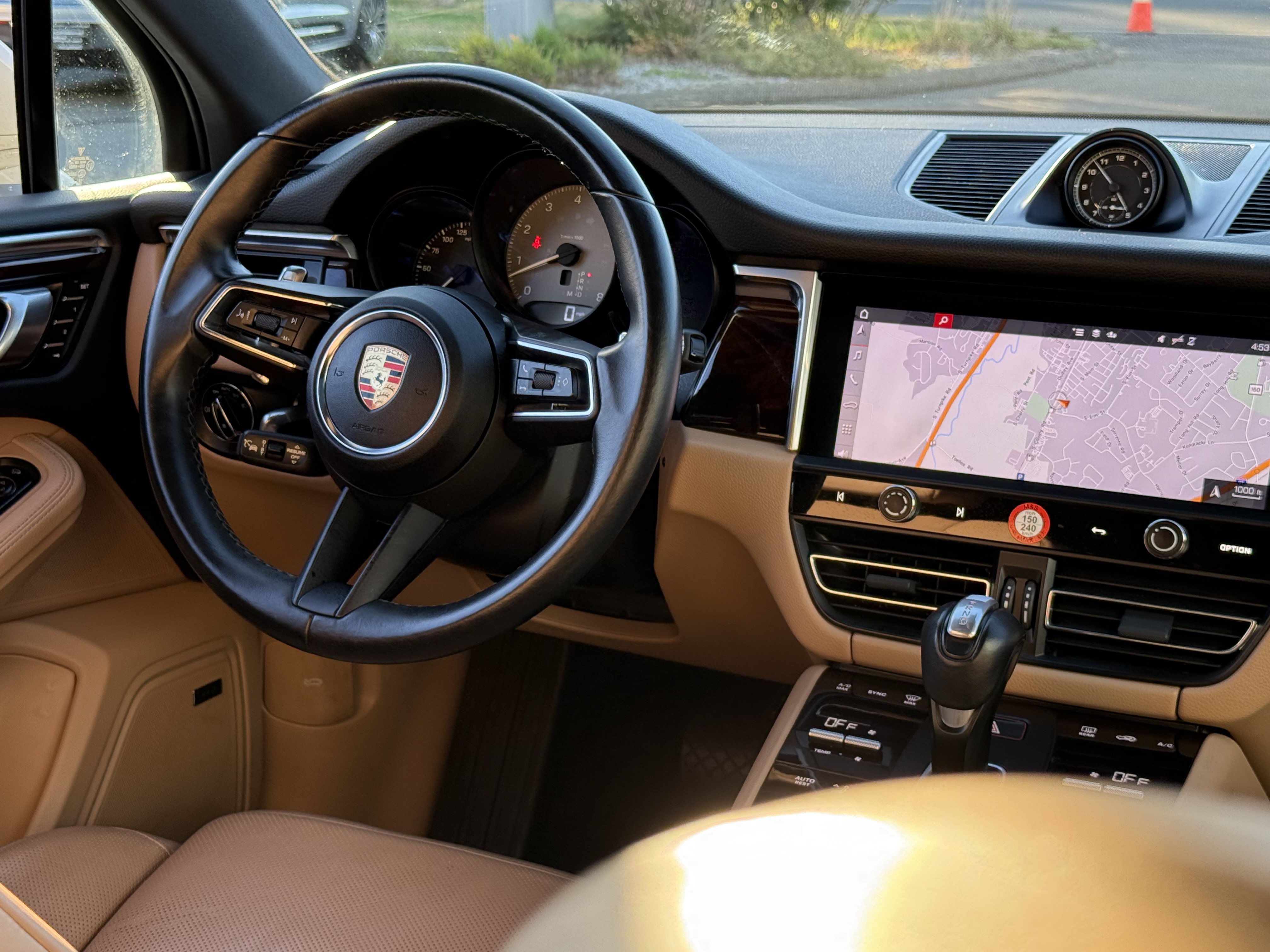 Certified 2023 Porsche Macan S AWD/4WD image 23