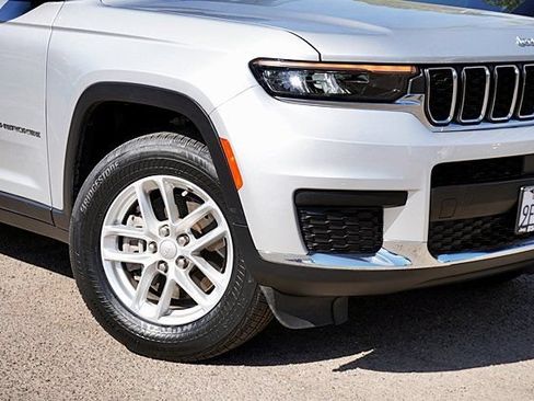 Used 2023 Jeep Grand Cherokee L Laredo RWD image 4