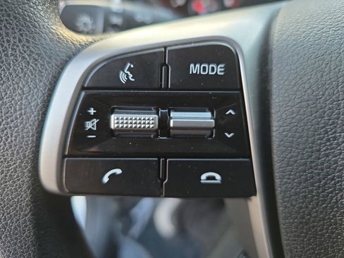 Used 2020 Kia Sorento LX FWD image 17