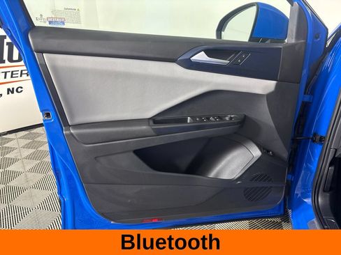Used 2023 Volkswagen Taos SE w/ Panoramic Sunroof Package FWD image 11