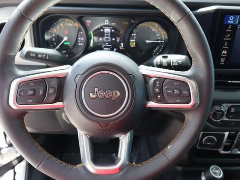 Used 2024 Jeep Wrangler Unlimited Sahara AWD/4WD image 30