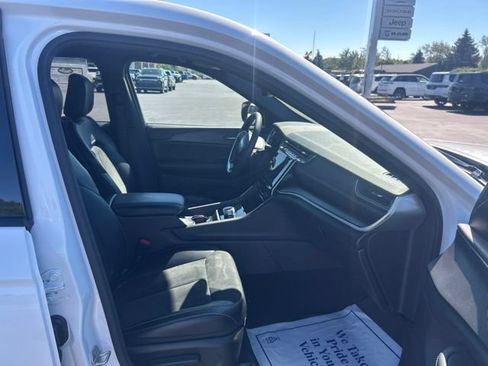 Used 2024 Jeep Grand Cherokee Altitude AWD/4WD image 47