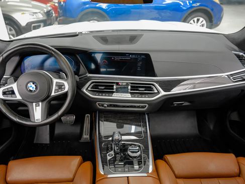 Used 2022 BMW X7 xDrive40i w/ M Sport Package AWD/4WD image 14
