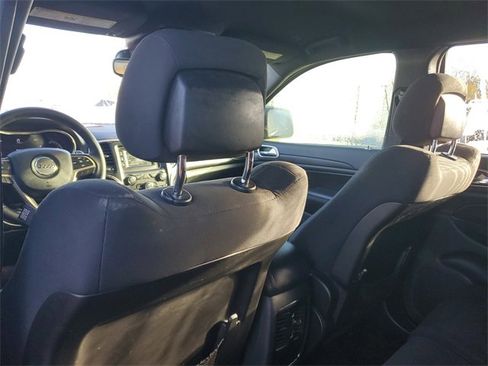 Used 2017 Jeep Grand Cherokee Laredo w/ Quick Order Package 23E image 9