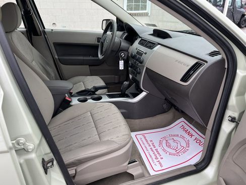 Used 2011 Ford Focus SE image 12