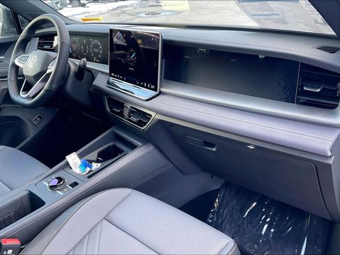 New 2026 Volkswagen Tiguan SE R-Line image 10