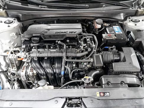 Used 2021 Hyundai Elantra SE FWD image 27