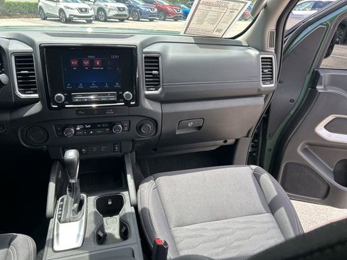 Used 2024 Nissan Frontier SV w/ SV Convenience Package RWD image 12