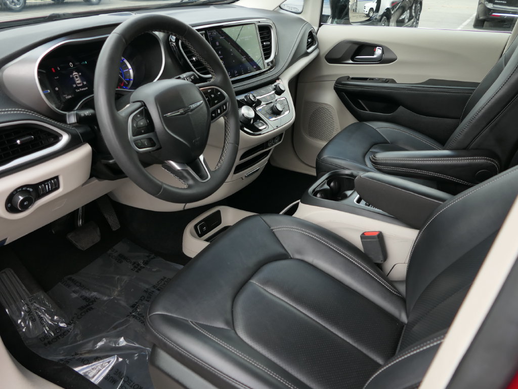 Used 2024 Chrysler Pacifica Limited FWD image 10
