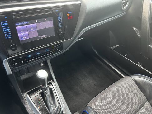 Used 2018 Toyota Corolla SE FWD image 17
