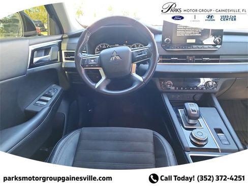 Used 2022 Mitsubishi Outlander SE image 11