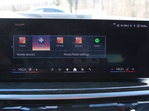 Used 2024 BMW X5 xDrive40i w/ M Sport Package image 16