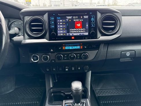 Used 2018 Toyota Tacoma TRD Off-Road image 24
