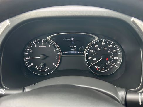 Used 2018 Nissan Pathfinder Platinum AWD/4WD image 16