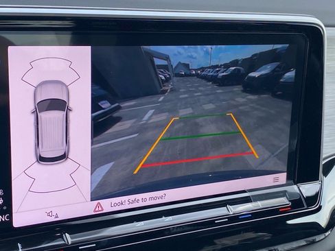 New 2026 Volkswagen Atlas Cross Sport SE image 9