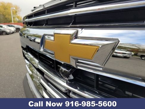 New 2026 Chevrolet Suburban Premier image 36