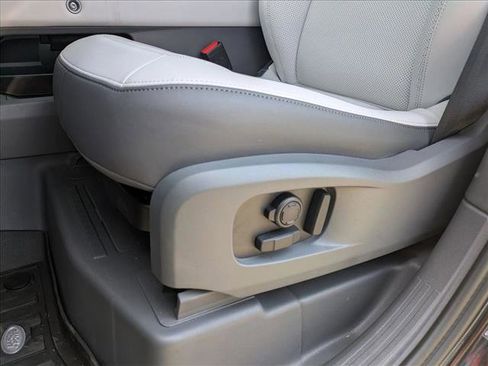 New 2025 Land Rover Defender 110 V8 image 4