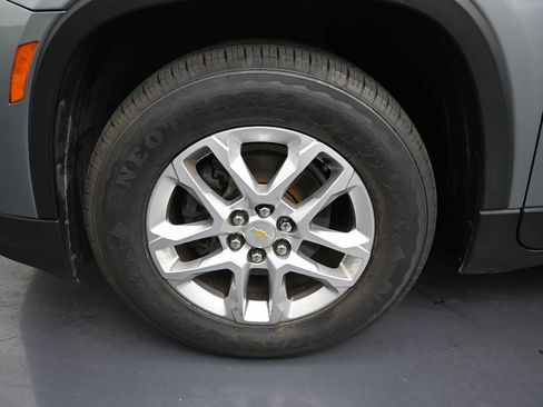 Used 2023 Chevrolet Traverse LS FWD image 9