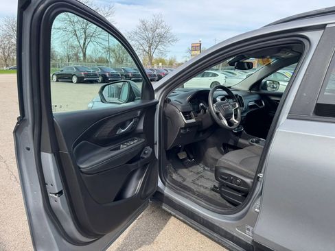 Used 2024 GMC Terrain SLE w/ Driver Convenience Package image 9