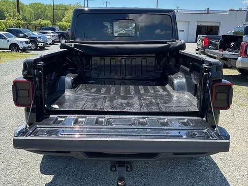 Used 2020 Jeep Gladiator Overland AWD/4WD image 18