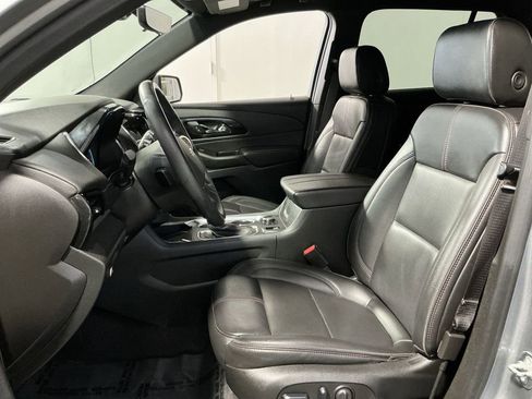 Used 2023 Chevrolet Traverse RS AWD/4WD image 14
