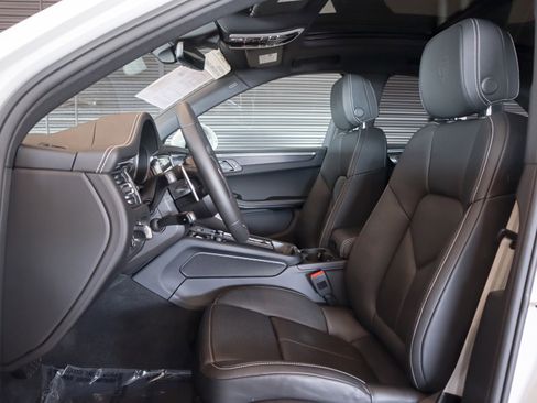 Used 2025 Porsche Macan GTS image 5