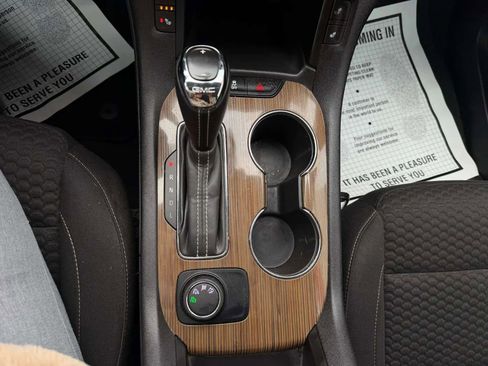 Used 2019 GMC Acadia SLE image 38