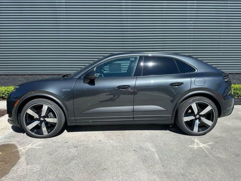 Used 2026 Porsche Macan 4 Electric image 2