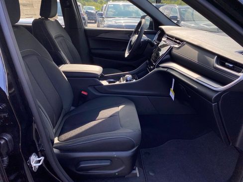 New 2025 Jeep Grand Cherokee 4WD image 15