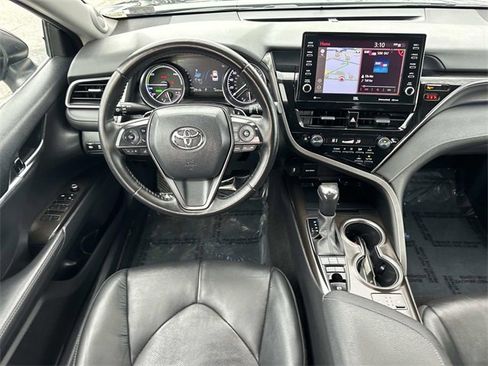 Used 2022 Toyota Camry XSE image 9