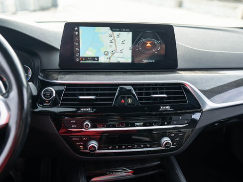 Used 2018 BMW 540i w/ M Sport Package image 31