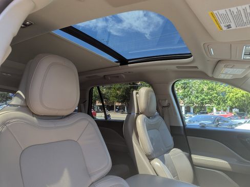 Used 2020 Lincoln Aviator Reserve w/ Equipment Group 202A image 40