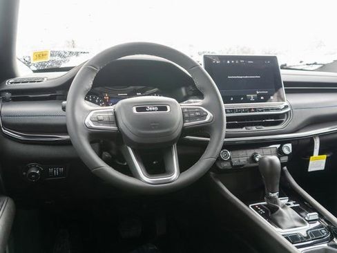Used 2026 Jeep Compass Limited AWD/4WD image 14