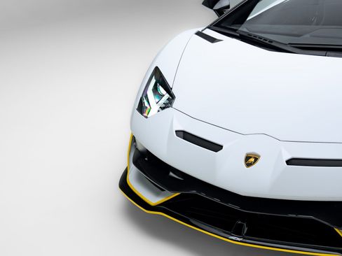 Used 2021 Lamborghini Aventador SVJ AWD/4WD image 16