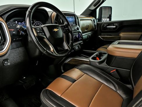 Used 2022 Chevrolet Silverado 2500 High Country w/ Technology Package AWD/4WD image 13