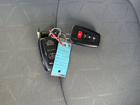 Used 2021 Toyota RAV4 XLE w/ Convenience Package FWD image 33